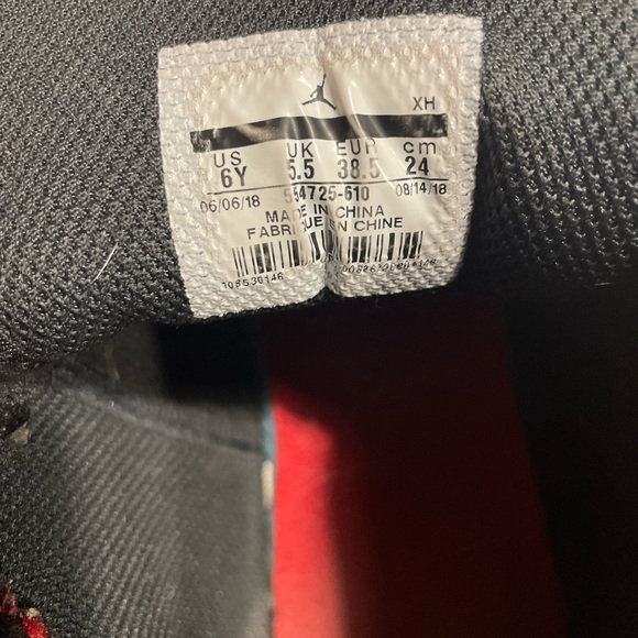 Size 6 youth bred air jordan 1 mids. Worn only a couple times but no box. - Picture 3 of 4